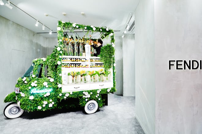 フェンディが東信とコラボレーション、期間限定の花屋を銀座店にオープン