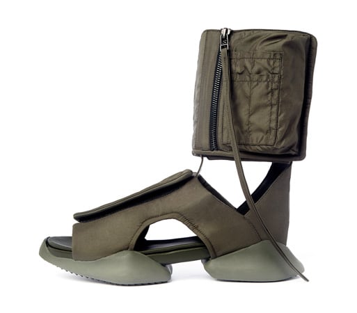 アディダス×リック・オウエンス」グラディエーター風サンダル含む新作発売