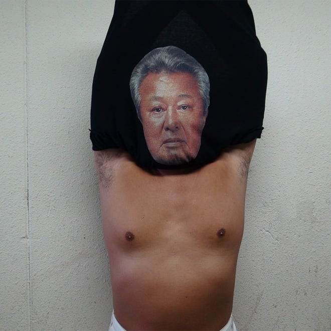 ロバート秋山プロデュース「体モノマネ」Tシャツが発売、梅宮辰夫も公認