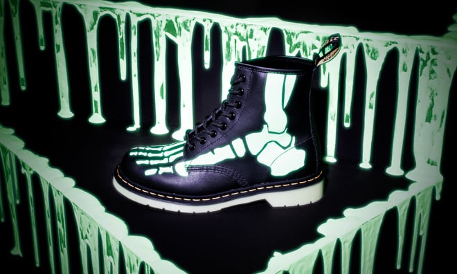 Dr.Martens(ドクターマーチン)2016秋冬コレクション「SKELLY」 ドクターマーチン」骨プリントが暗闇で発光するハロウィン向けブーツ発売