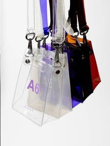 Nana-Nana」の定番PVCバッグに新色登場