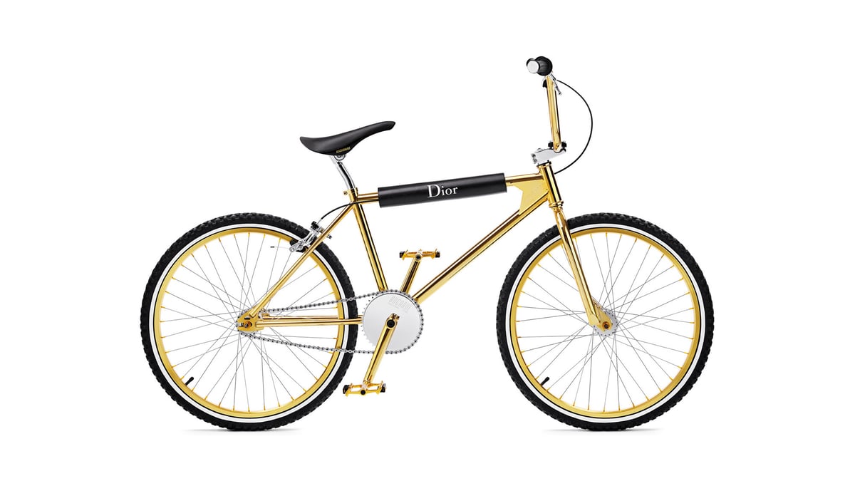 ディオールオム」ギンザシックス限定アイテムを発売、ゴールドのBMX