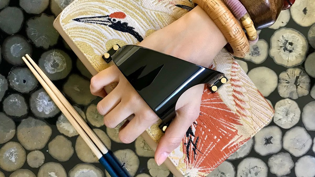 ペラン、着物の帯を用いた日本限定グローブクラッチバッグ発売