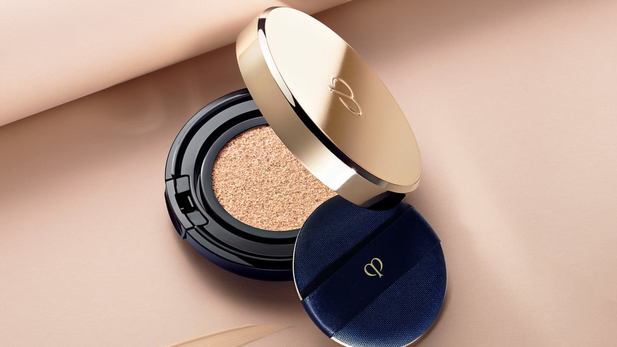 cleedepeaubeaute_cusion_001.jpg