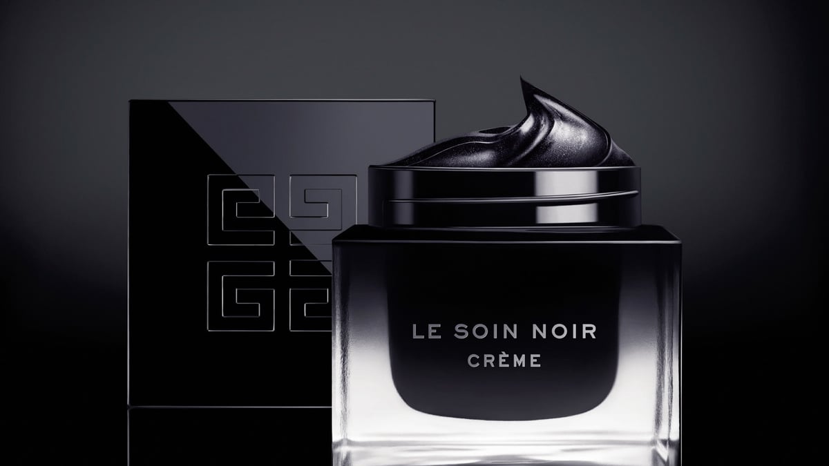 ジバンシイ、漆黒のスキンケア「ソワン ノワール」から新作が登場