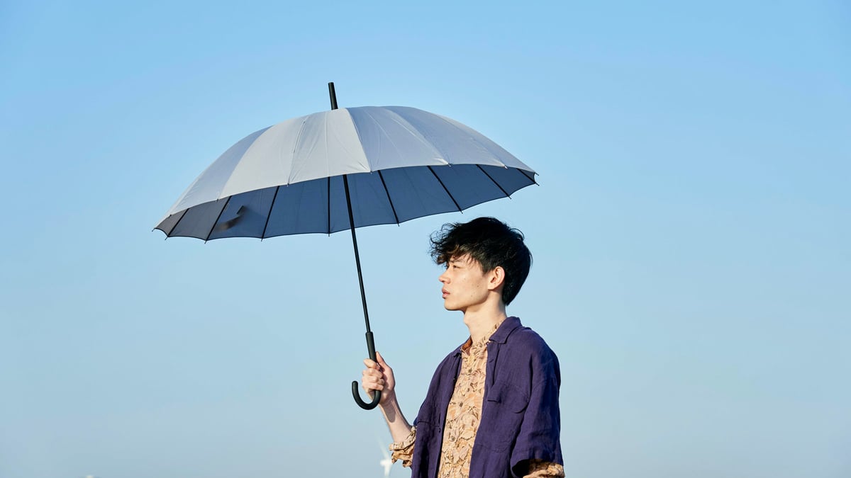レイングッズブランド「ダブルピーシー」の短編動画に菅田将暉と中島