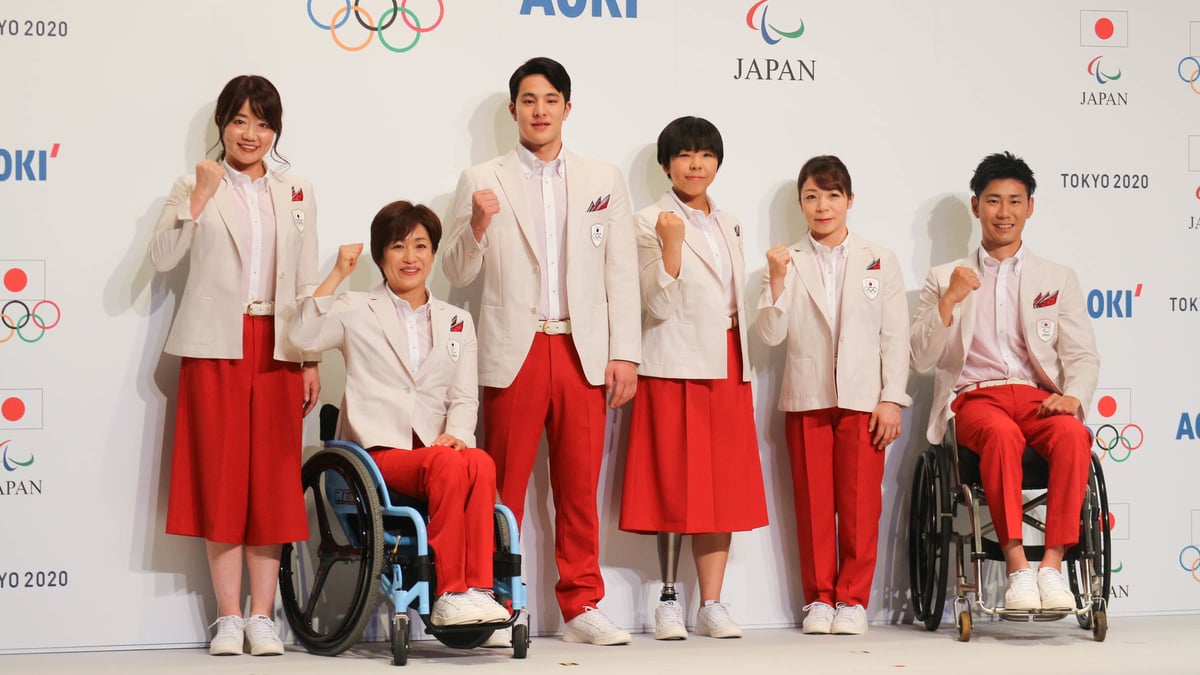 東京五輪日本選手団AOKI製作の公式服装が披露、オリ・パラ同一デザインは初