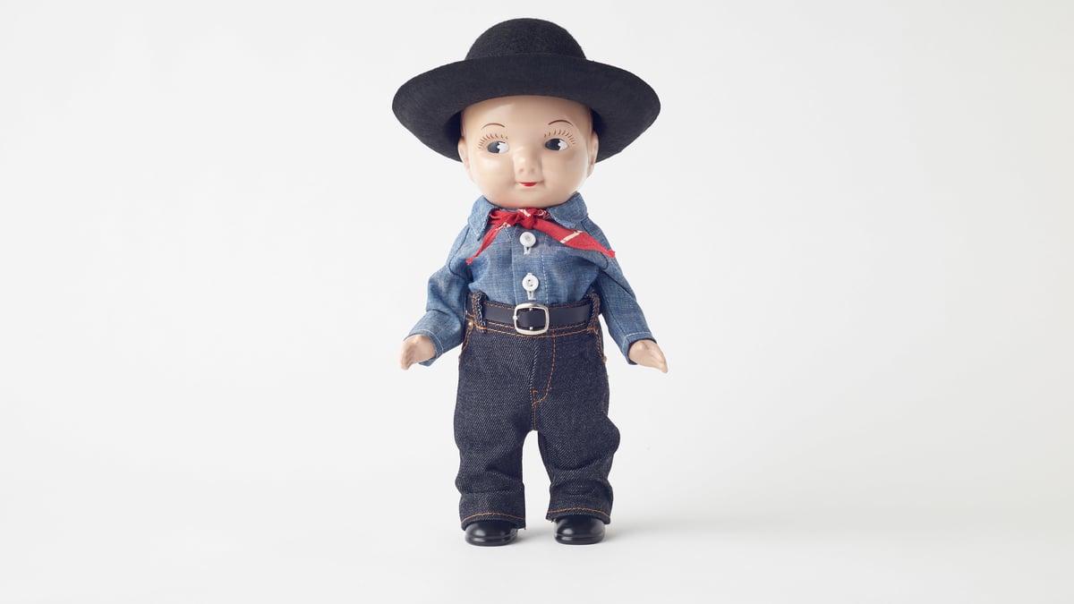 リー、販促用マスコット「バディーリー」のコスチュームを再現した