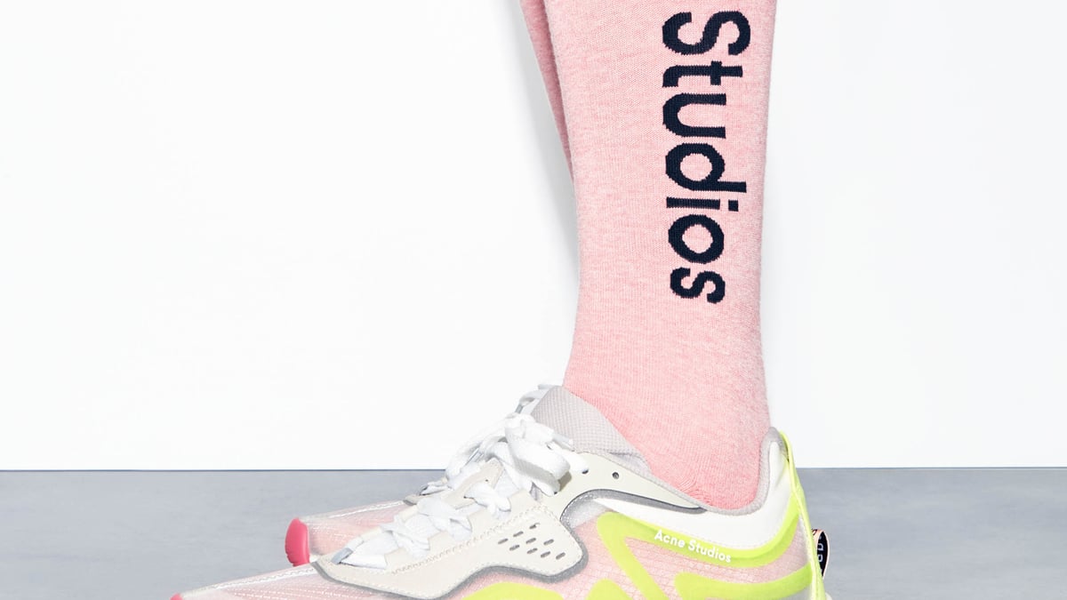 新品　アクネストゥディオズ　トップス アクネ ストゥディオズ」新作スニーカー、透け感のあるリップストップ