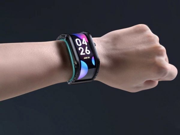 4.01インチのディスプレイ搭載、スマホ感覚で使えるスマートウォッチ