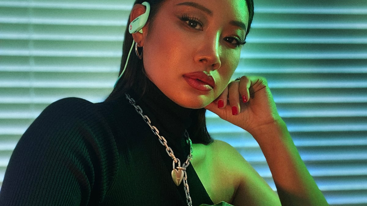 アンブッシュがビーツとコラボ、暗闇で光るワイヤレスイヤホン発売