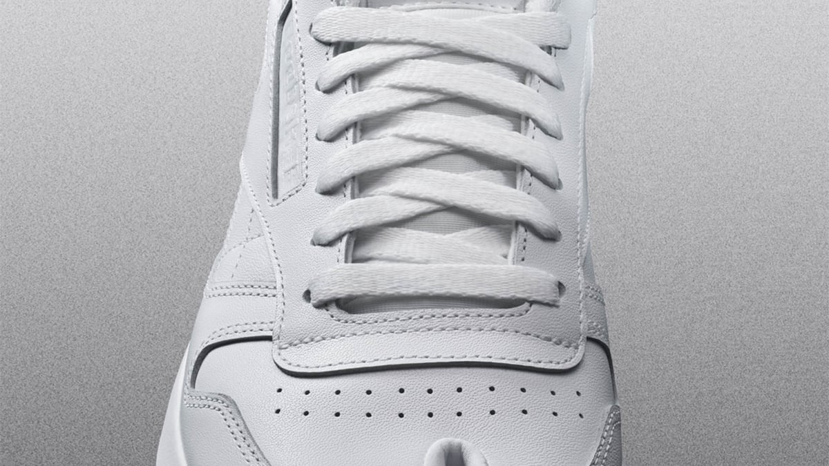 新品未使用　山口一郎　マルジェラ　maison margiela 足袋 タビ メゾン マルジェラ、ガラスビーズやスパンコールを刺繍した「タビ