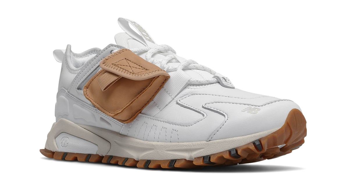 ニューバランス」アウトドア仕様のモデルから新作、サイドにポーチが付属