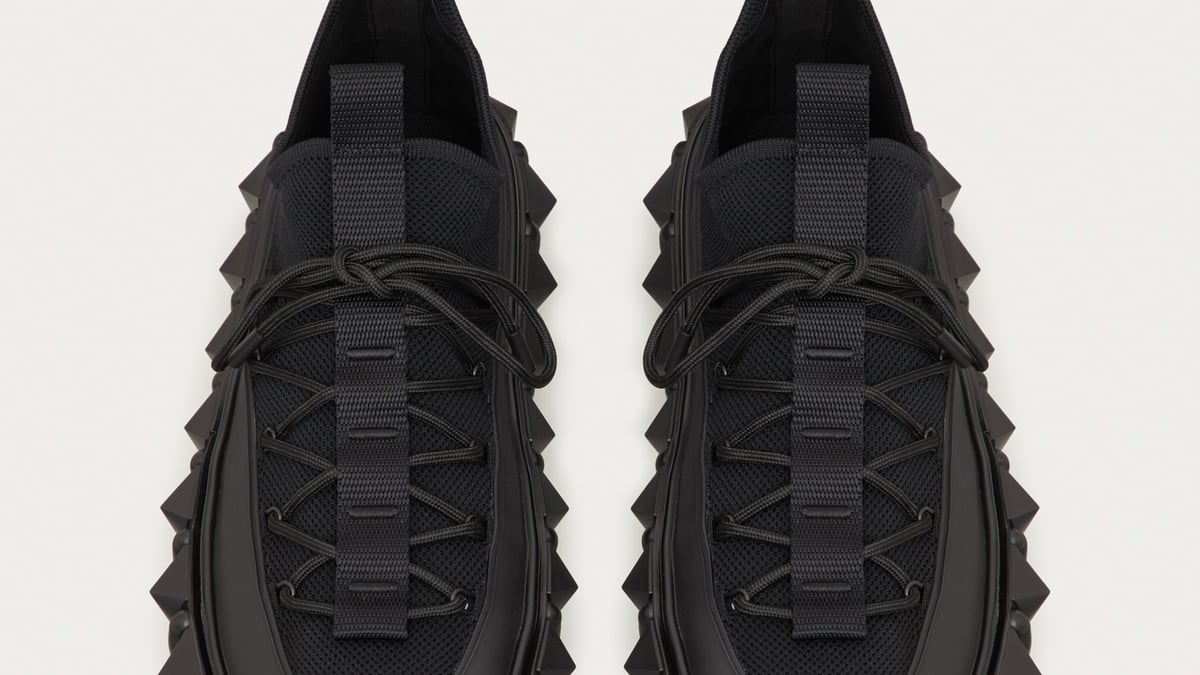 未使用 ヴァレンティノ × クレイググリーン ロックスタッズ スニーカー 41 CRAIG GREEN × VALENTINO】から先行販売されたばかりの大人気
