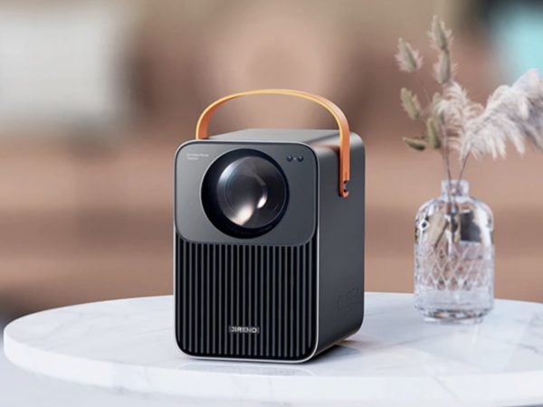 シネマティック体験を堪能できるポータブルプロジェクター「JIRENO