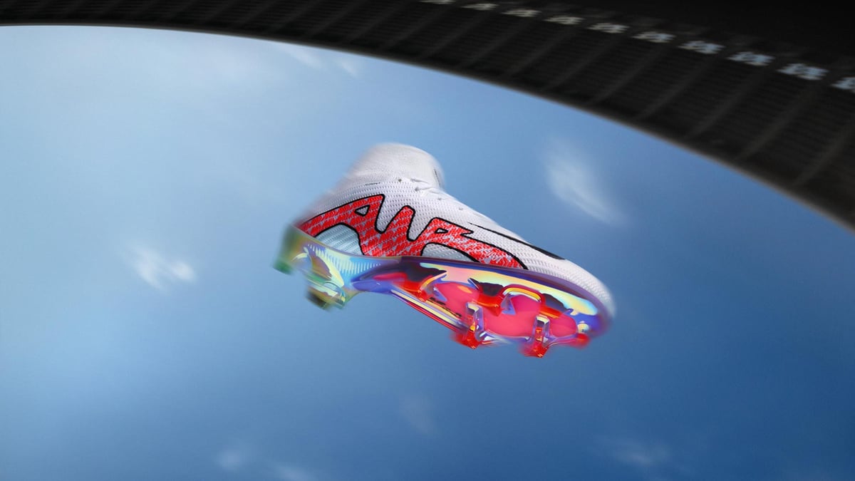 ナイキがマーキュリアルの新作発表 初めてサッカーのために開発された薄型エアを搭載