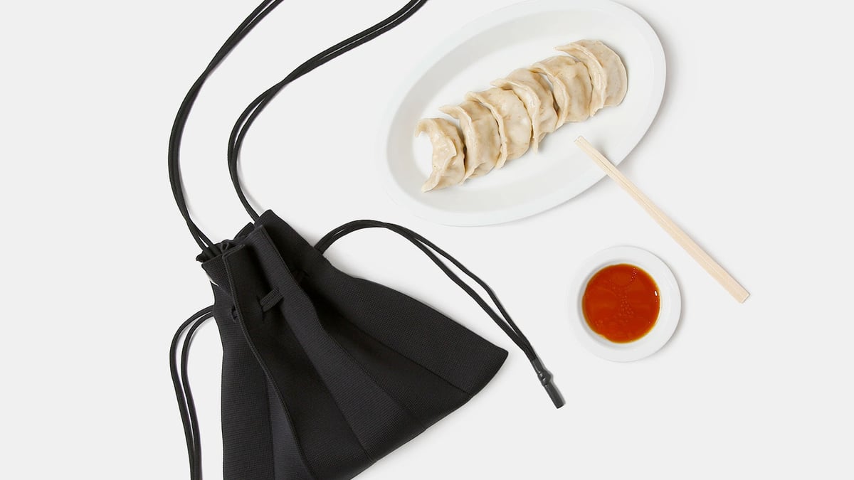 アンデコレイテッド、リサイクルポリエステルを用いた「餃子バッグ」発売