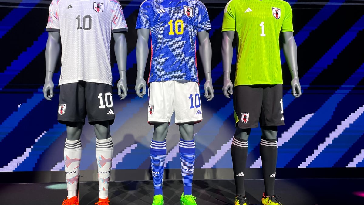 サッカー日本代表の新ユニフォーム発表、折り紙から着想