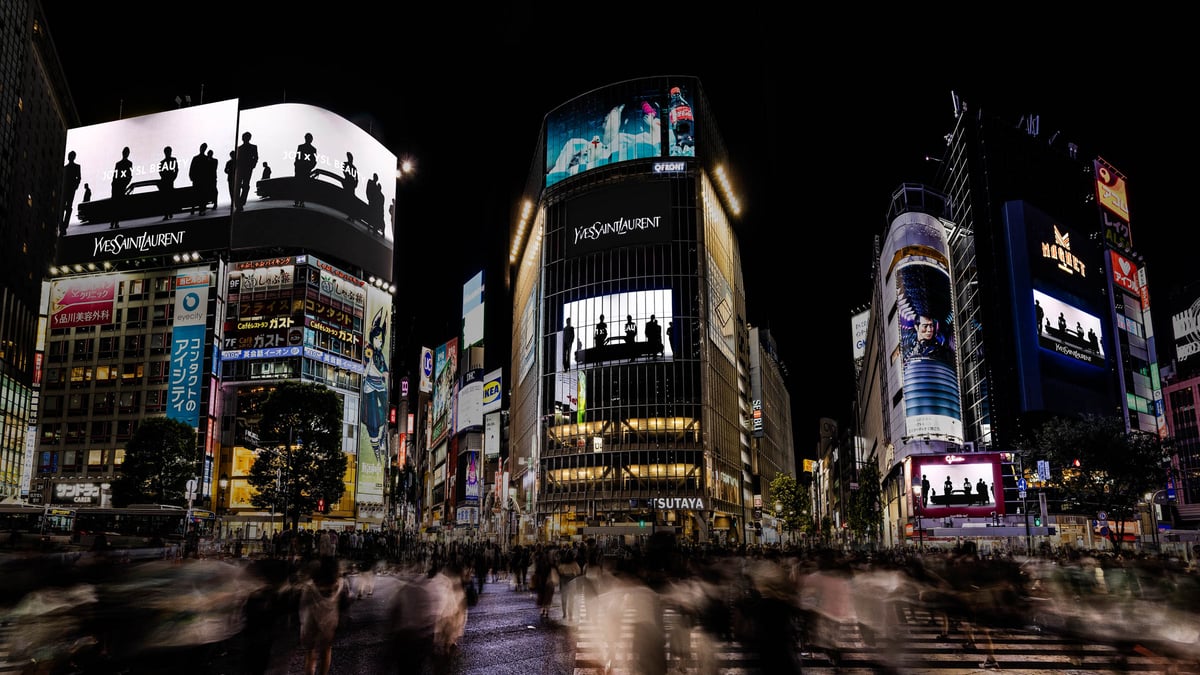 YSLとJO1のコラボ限定CMが渋谷スクランブル交差点をジャック YSLとJO1のコラボ限定CMが渋谷スクランブル交差点をジャック