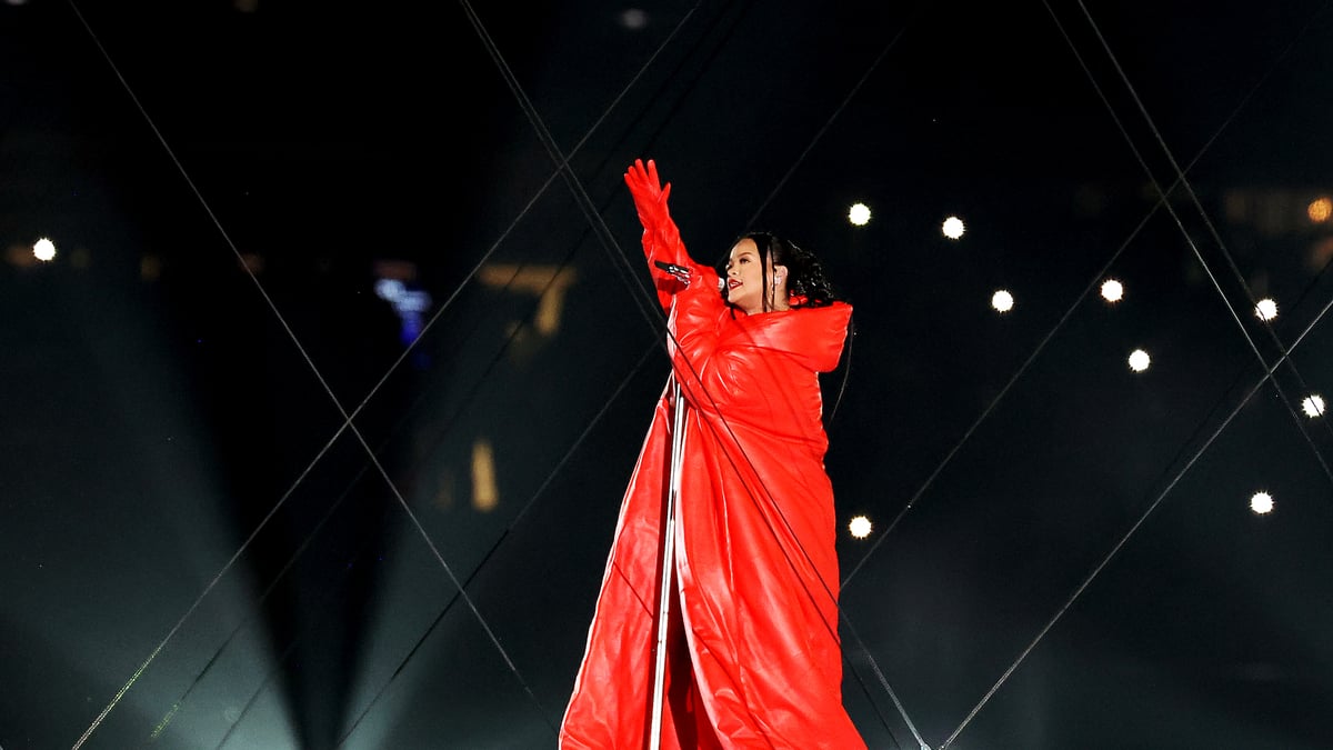 リアーナ NFL ハーフタイムショー 出演記念 フーディー リアーナ NFL ハーフタイムショー 出演記念 フーディー｜Yahoo!フリマ