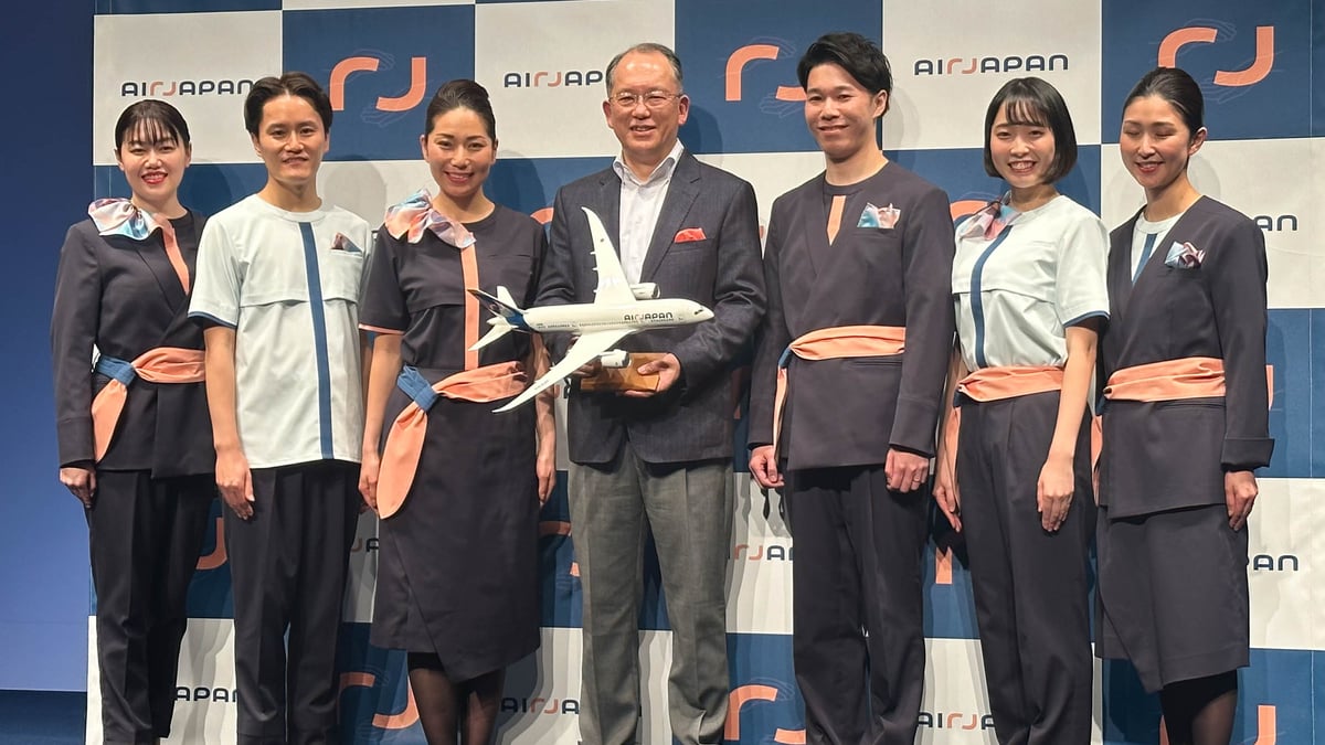 ANA(全日本空輸) - 名札付き制服　エアアジア　airasia 客室乗務員　CA ANA JAL 名札付き制服 エアアジア airasia 客室乗務員 CA ANA JAL