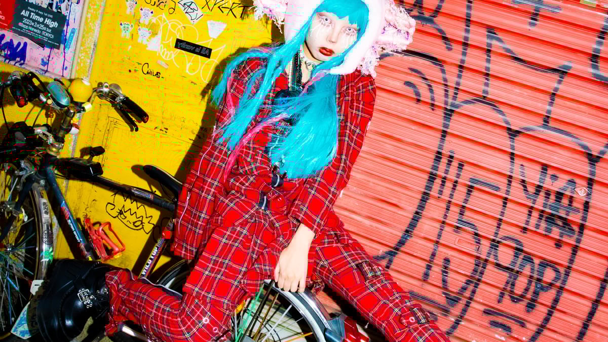 元看護師、最狂パンクアイドルで刺繍家の「カオス・ゾルディック」の生態