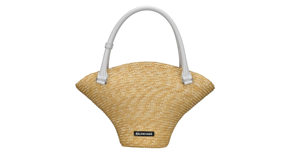 バレンシアガ」がビーチバッグを日本先行発売 ストローハットを逆さま