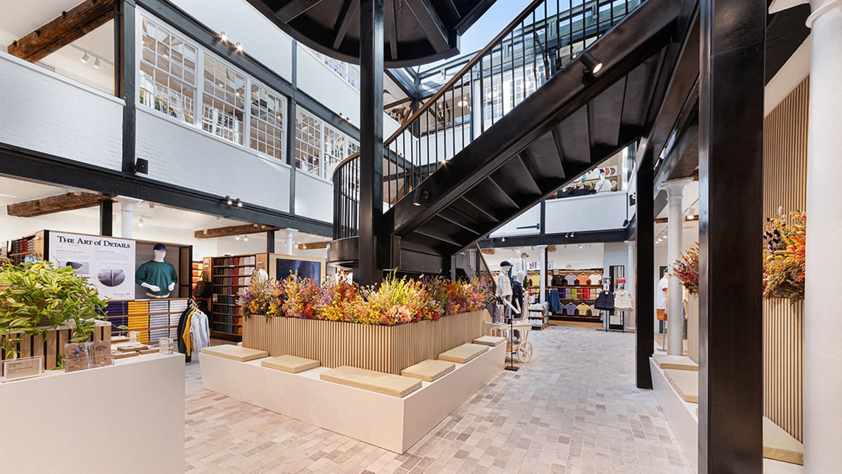 ユニクロとセオリーの複合店がロンドン・コベントガーデンにオープン ユニクロとセオリーの複合店がロンドン・コベントガーデンにオープン