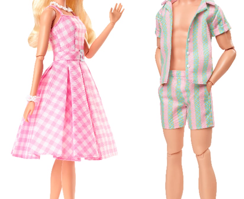 実写版「バービー」のキャラクターが人形に、ピンクのギンガム