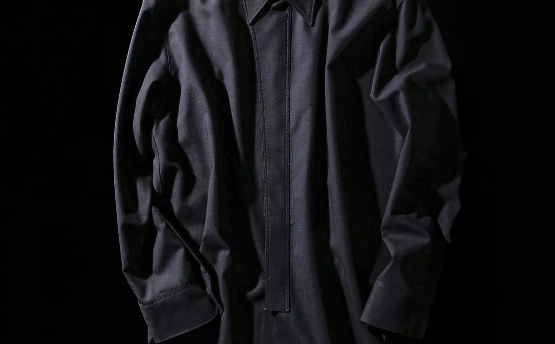 編集部の服欲メモ】最小限のディテールで際立つ仕立ての良さ