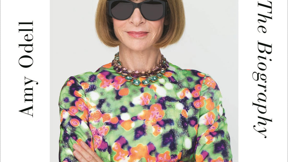 VOGUE編集長 アナ・ウィンターの伝記発売、関連書籍など膨大な資料をも