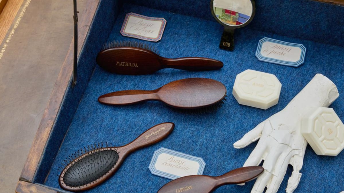 buly-hairbrush-006.jpg