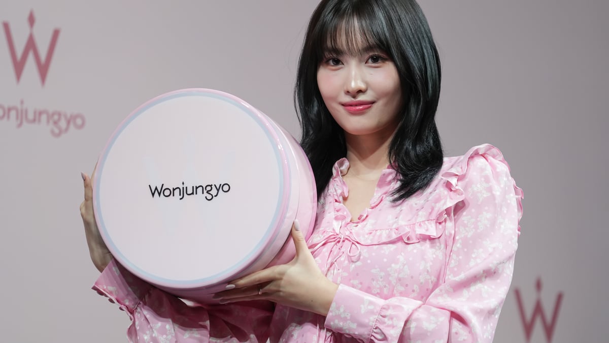 TWICE モモが「ウォンジョンヨ」の新作発表会に登場 新生活にエール