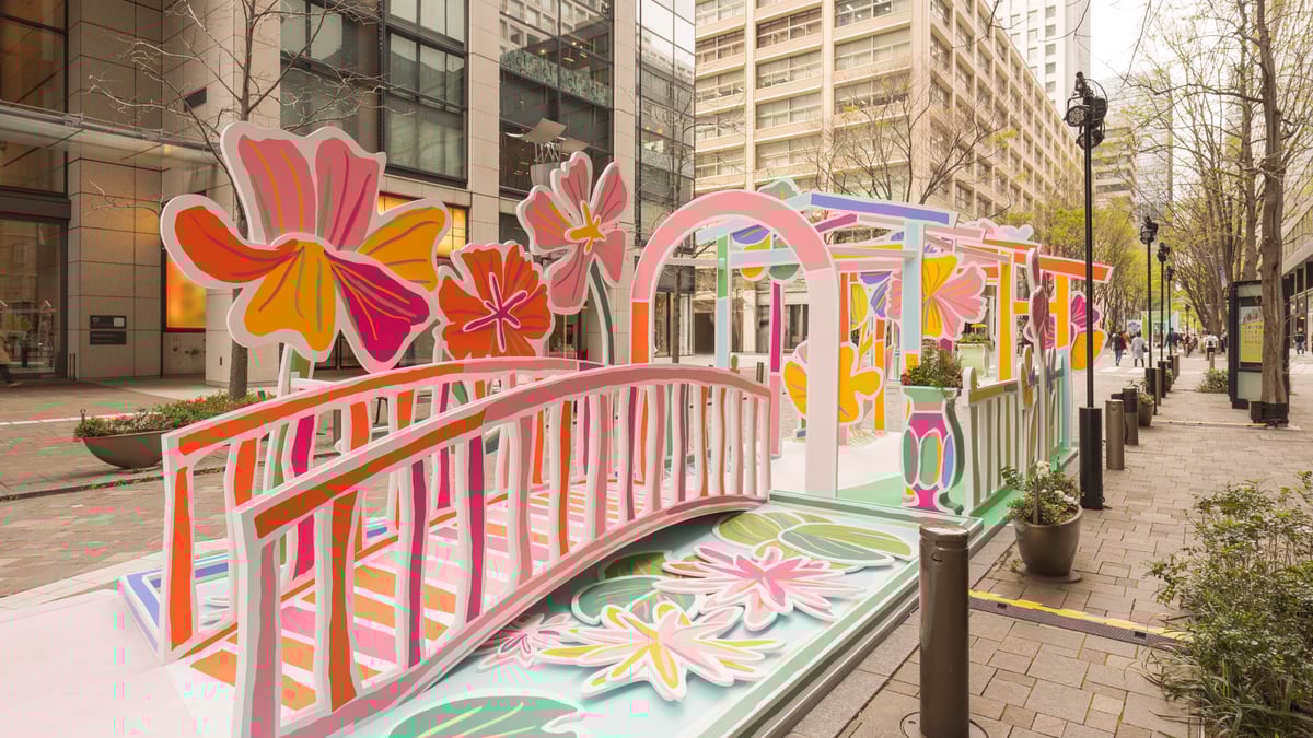 ヴァン クリーフ＆アーペル」のインスタレーションが丸の内仲通りに