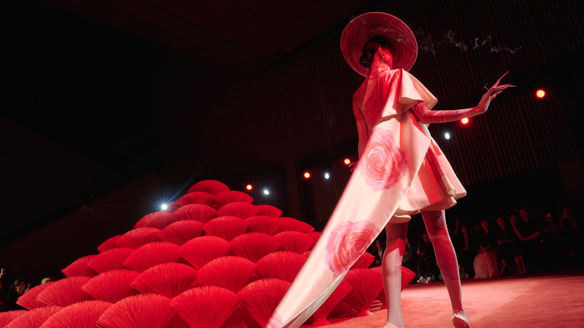 故郷の祖母に思いを馳せて、ロバート・ウンが10周年を記念した