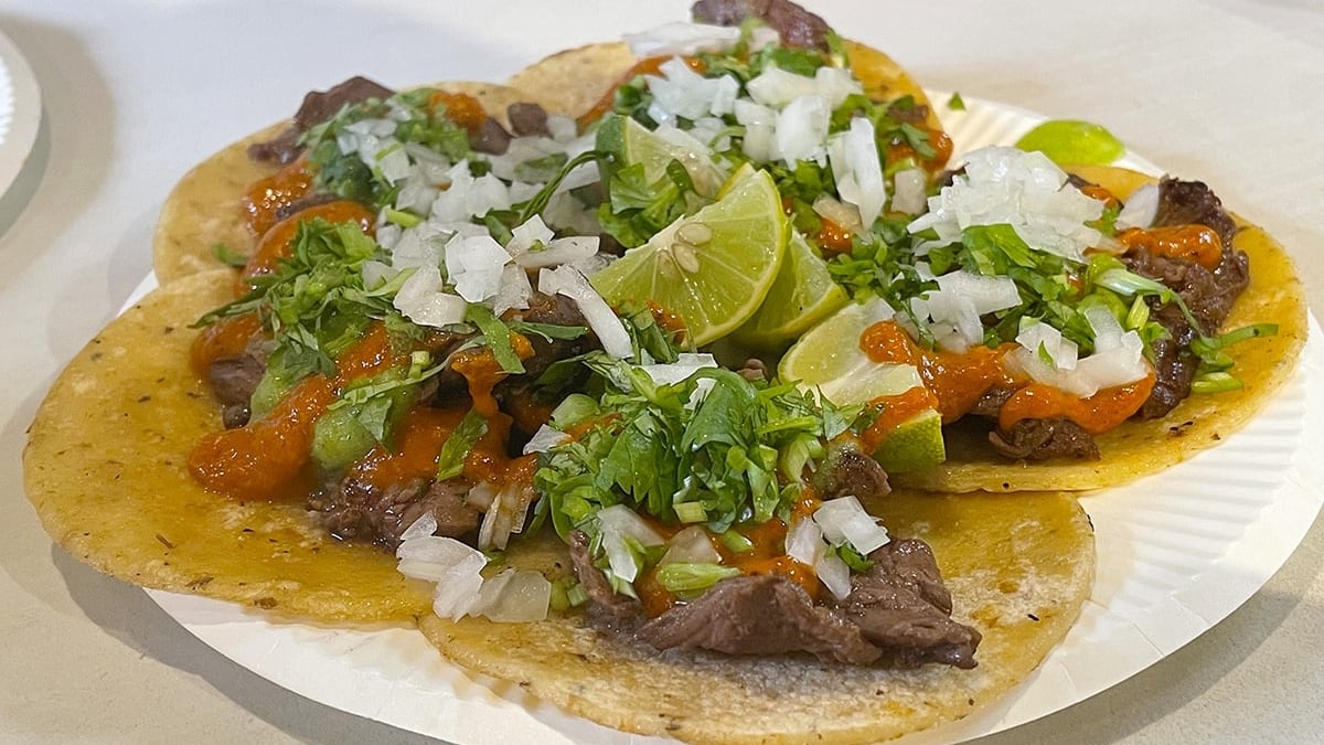 日本人だけが知らない？ メキシコタコスを再現する「タコス トレス
