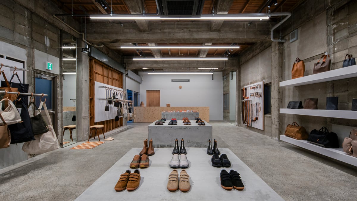 エンダースキーマが九州初の直営店を福岡にオープン、フルラインナップ