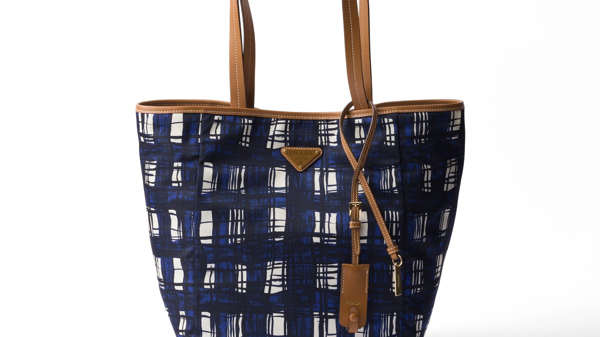 日本限定【PRADA】ミディアム プリントRe-Nylon トートバッグ 日本限定【PRADA】ミディアム プリントRe-Nylon トートバッグ