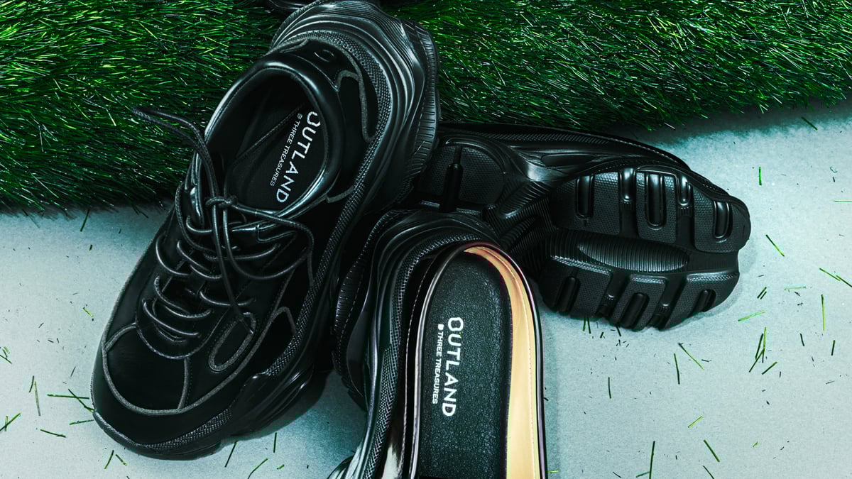 新品未使用THREE TREASURES ブラックレザー フラットシューズ three-treasures-outland-