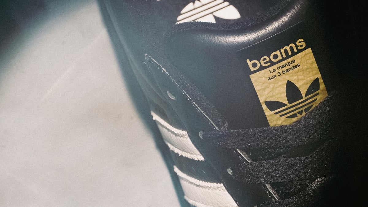BEAMS 別注 adidas トレーナー JH1053_21_model.jpg