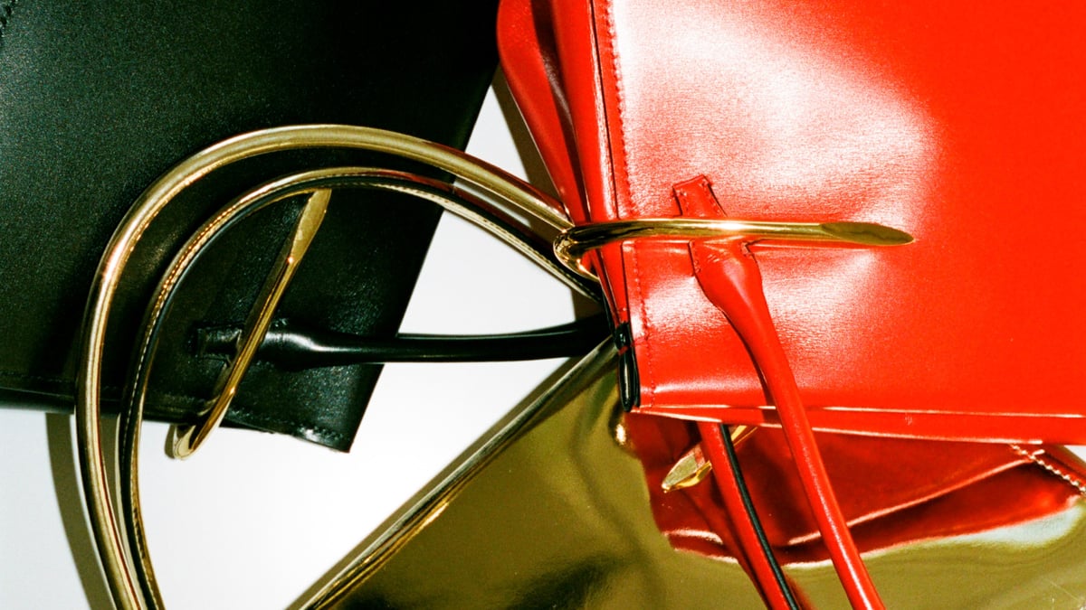 サラ・バートンが手掛けるジバンシィ、手仕事に着想した新作バッグ