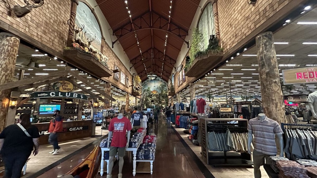 巨大水槽からレストランまで、「アウトドアのテーマパーク」バスプロ