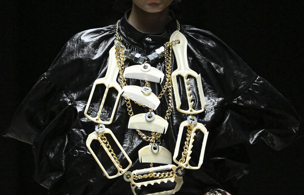 タオがラブクロムとコラボ コームをパーツとして採用したネックレスを発売