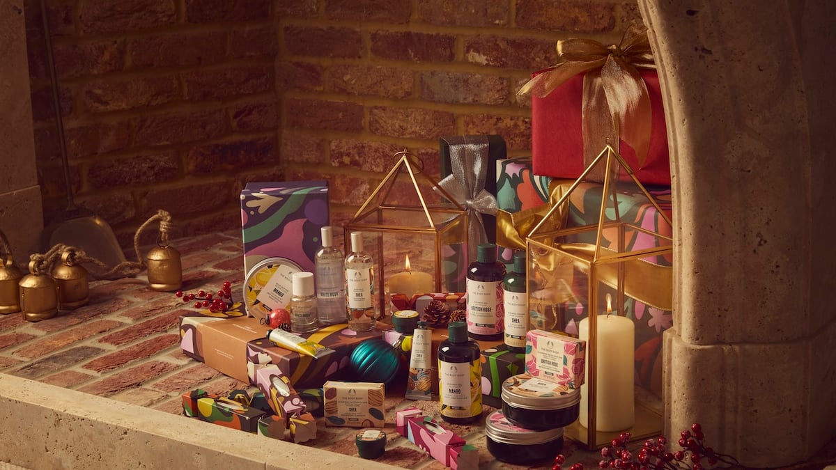  2025 新品 クリスマス限定 カップ 公式店限定ポーチ付 CHANELシャネルチャーム付き限定ポーチ付きセット！クリスマス