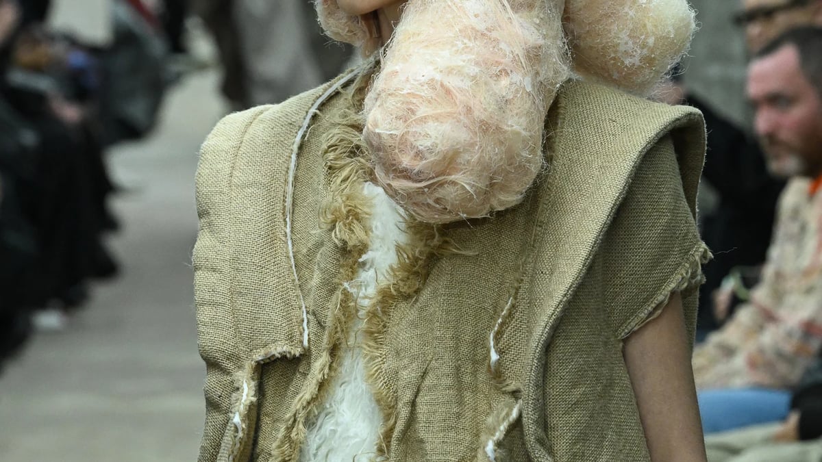 【新品】WERK No.12 ／コムデギャルソン コム デ ギャルソンのテーマは「不確実な将来」。透明性の中に希望を宿