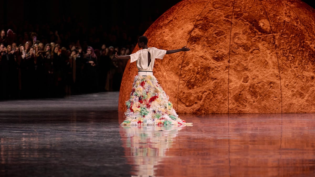 コラム】SNSマーケ、デザイナー交代劇 ファッションショーは誰のための