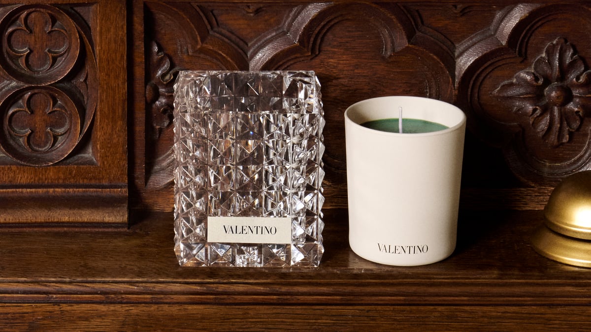 ヴァレンティノ ビューティ」から初のキャンドル シチリアの豊かな風景