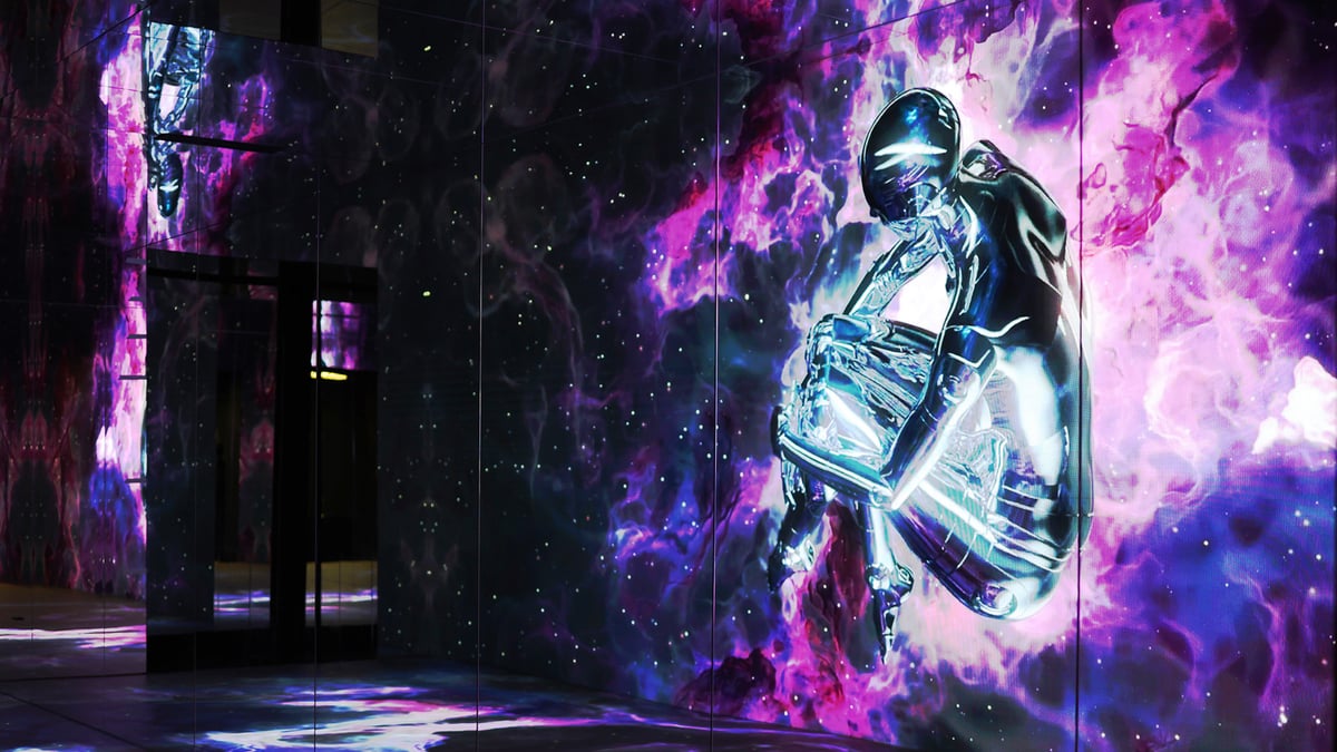 空山基の過去最大規模の回顧展が開催 ディオールとのコラボ作品を展示