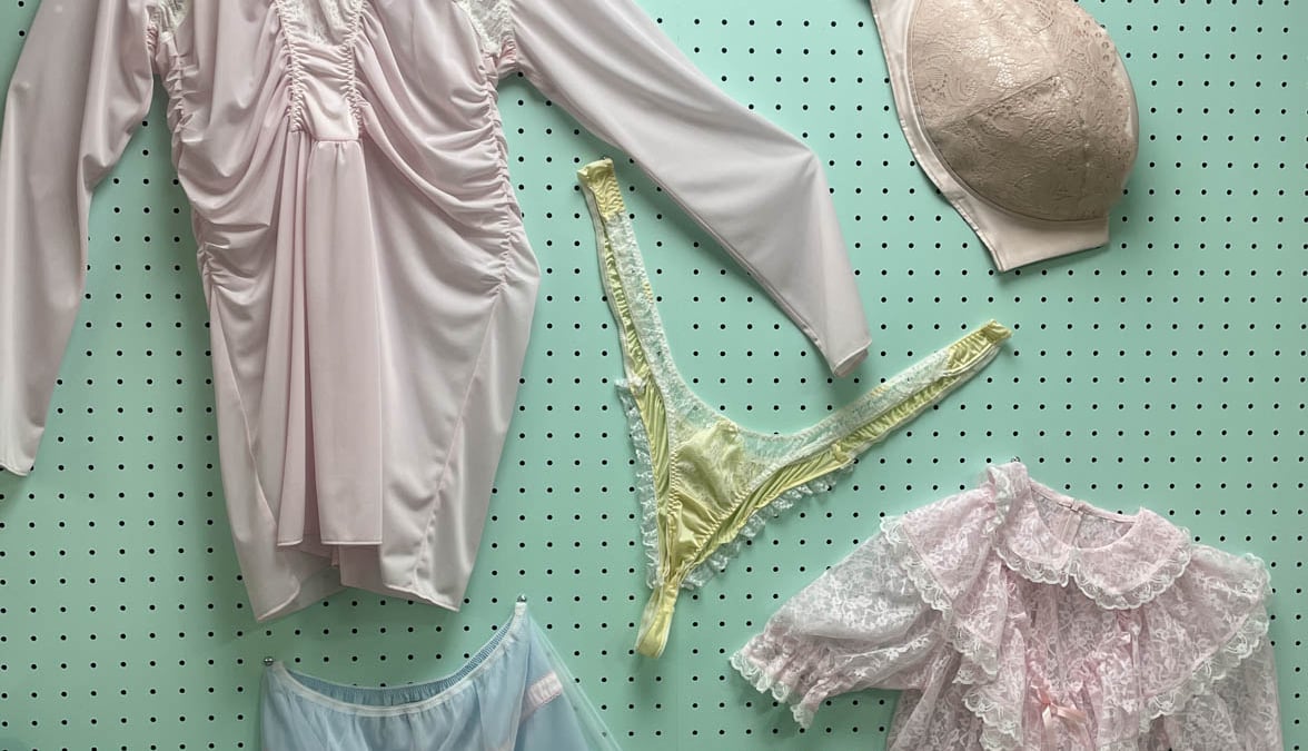 店名は自虐を込め「片足はすでに墓の中」 ジェニーファックス旗艦店が