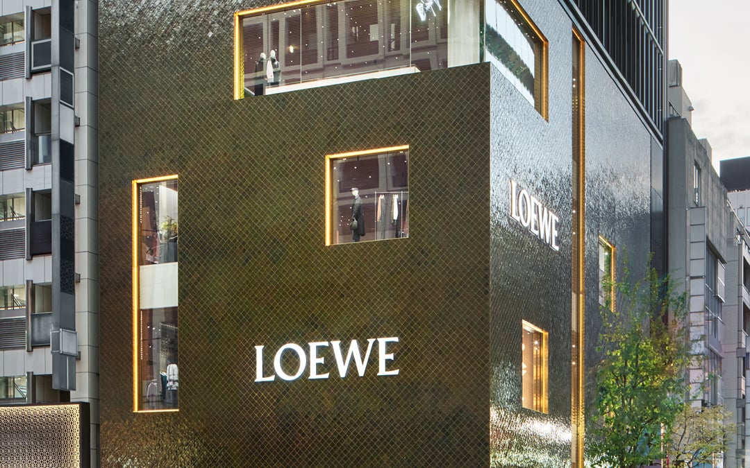 ロエベ、日本最大級となる店舗を銀座にオープン 世界初のギフト